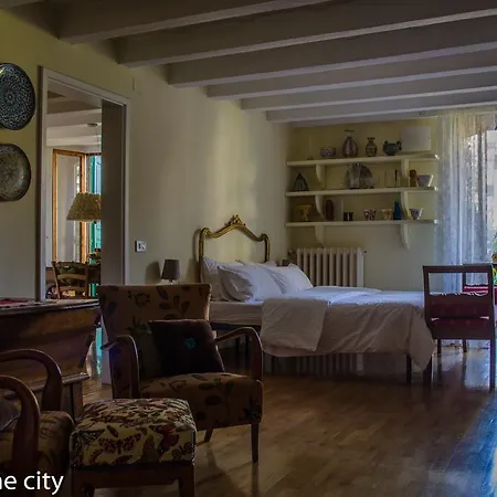 Quiet In The Apartament *